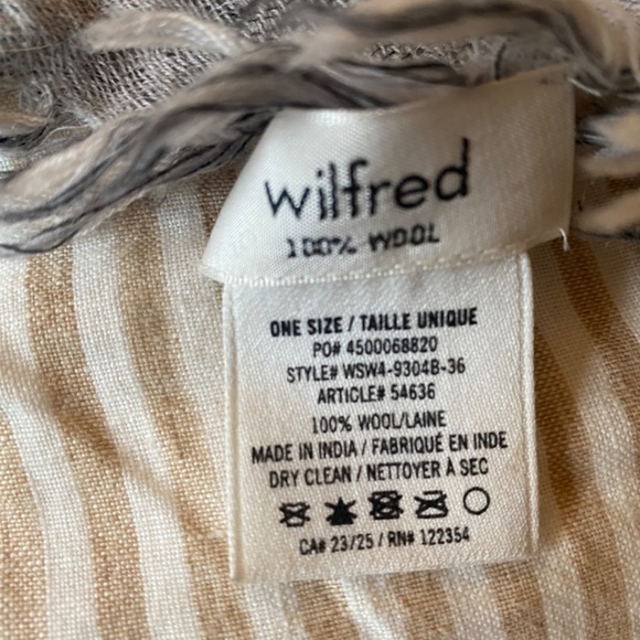 Wilfred Diamond Mosaic Triangle Scarf - Picture 6 of 6